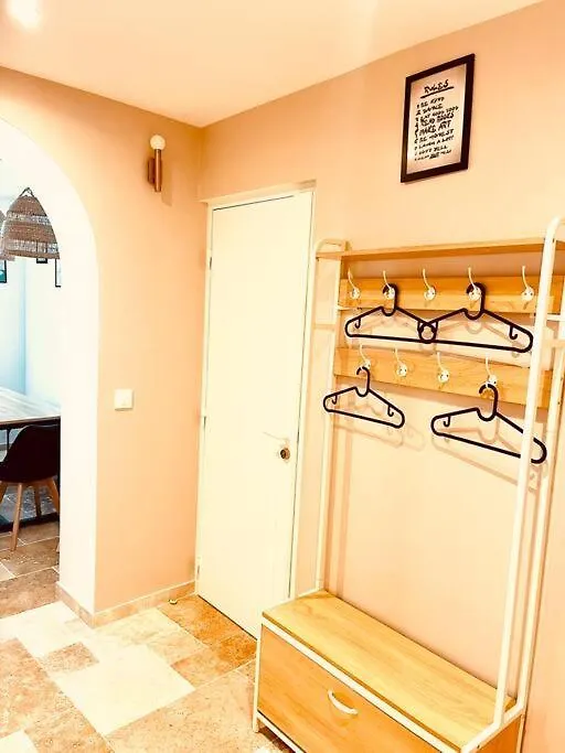 Stylish Loft Paris 17- 3 Bdrs - 2 Bathrs - 7 Pers Lägenhet