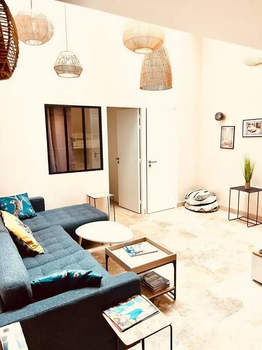 Stylish Loft Paris 17- 3 Bdrs - 2 Bathrs - 7 Pers Lägenhet 0*,  Frankrike