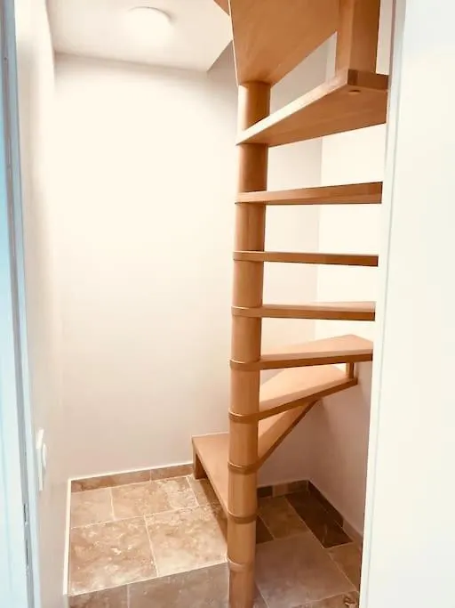 Apartament Stylish Loft Paris 17- 3 Bdrs - 2 Bathrs - 7 Pers 0*,