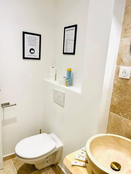 Apartament Stylish Loft Paris 17- 3 Bdrs - 2 Bathrs - 7 Pers 0*,  Francja