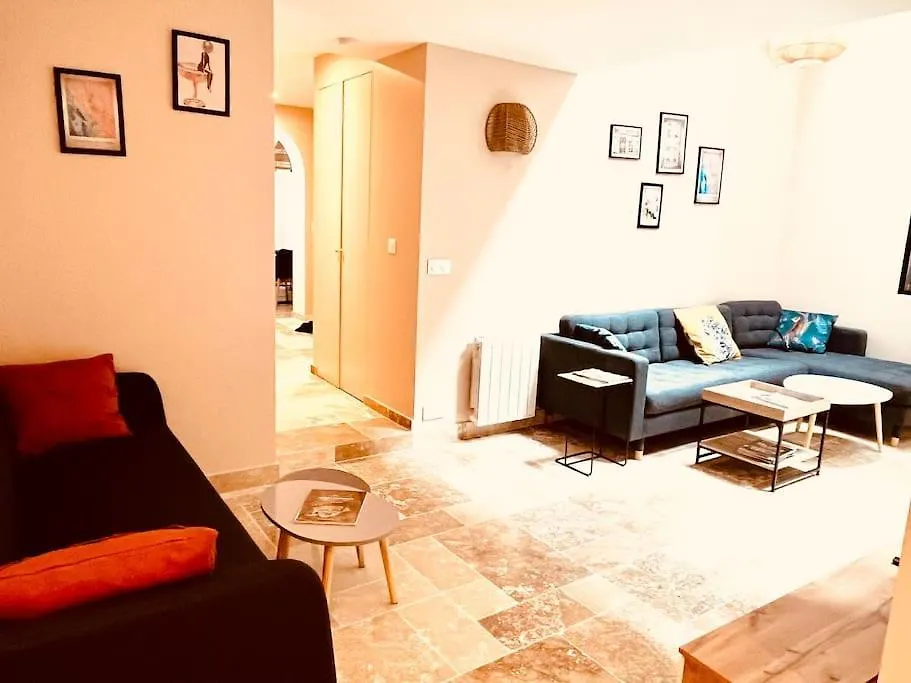 Stylish Loft Paris 17- 3 Bdrs - 2 Bathrs - 7 Pers Apartment 0*,  France