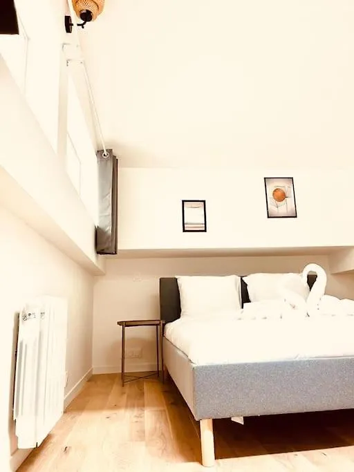 Stylish Loft Paris 17- 3 Bdrs - 2 Bathrs - 7 Pers Apartment