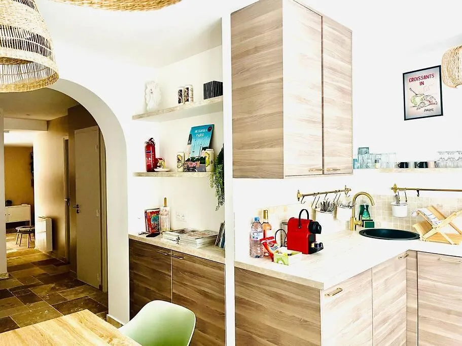 Stylish Loft Paris 17- 3 Bdrs - 2 Bathrs - 7 Pers Apartment 0*,  France